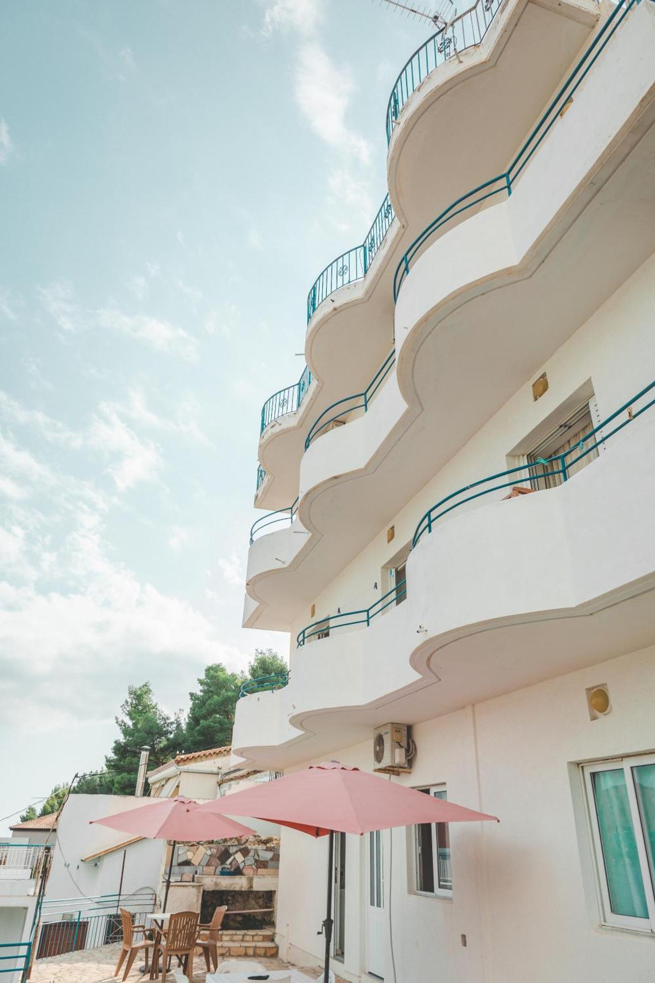 Beachfront Apartment Himare Exterior photo